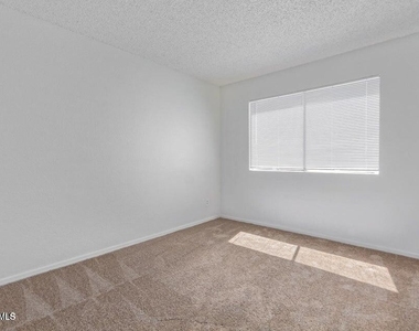 3810 N Maryvale Parkway - Photo Thumbnail 18