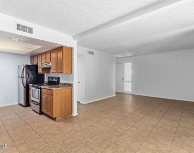 3810 N Maryvale Parkway - Photo Thumbnail 6