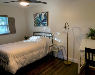 2905 W Ballast Point Boulevard - Photo Thumbnail 13