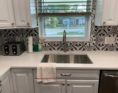 2905 W Ballast Point Boulevard - Photo Thumbnail 5