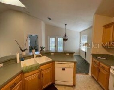 2103 Nw 50th Place - Photo Thumbnail 3