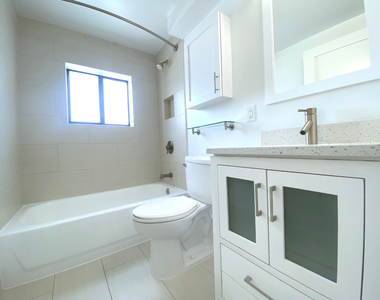 East 91st Street - Photo Thumbnail 5
