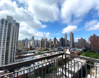 East 91st Street - Photo Thumbnail 0