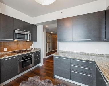 425 1st Street - Photo Thumbnail 17