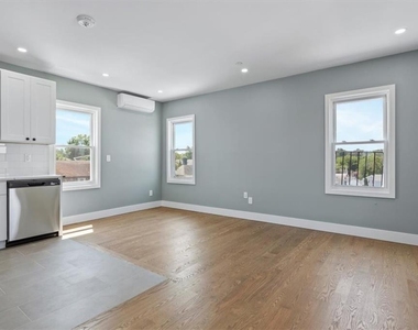 76 Crotona Avenue - Photo Thumbnail 5