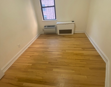 East 76th Street - Photo Thumbnail 2