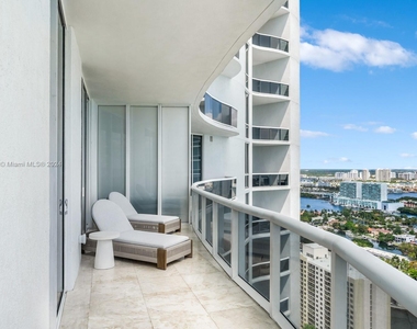 15811 Collins Ave - Photo Thumbnail 13