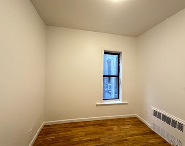 Bedford Avenue (Sterling Pl / St Johns Pl) - Photo Thumbnail 3