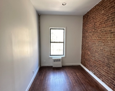 Bedford Avenue (Sterling Pl / St Johns Pl) - Photo Thumbnail 13