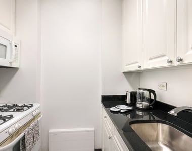 230 West West 55th Street - Photo Thumbnail 3