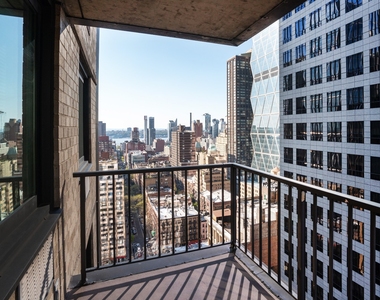 230 West West 55th Street - Photo Thumbnail 4