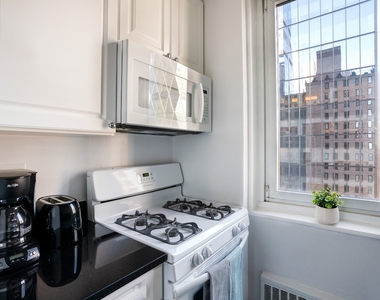 230 West West 55th Street - Photo Thumbnail 14