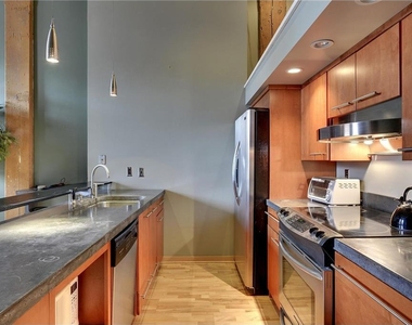 210 N 2nd Street - Photo Thumbnail 2