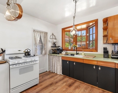 13000 Woodbridge St - Photo Thumbnail 11