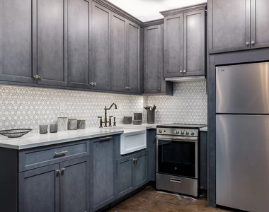 187 Kent Avenue - Photo Thumbnail 3