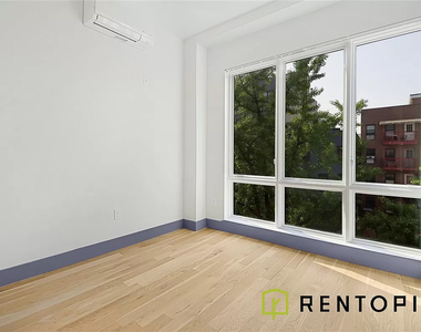209 Montrose Avenue - Photo Thumbnail 3