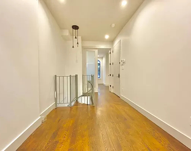 1348 Hancock Street - Photo Thumbnail 9