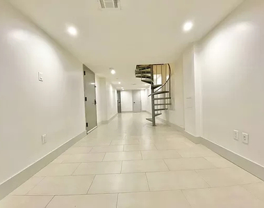 1348 Hancock Street - Photo Thumbnail 8