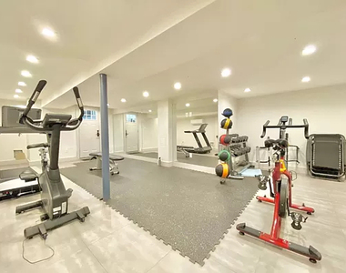 1348 Hancock Street - Photo Thumbnail 2
