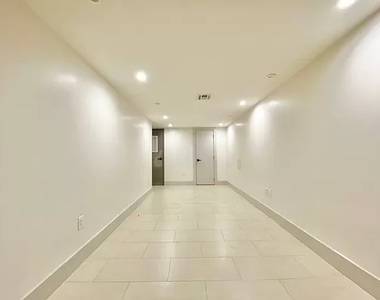 1348 Hancock Street - Photo Thumbnail 11