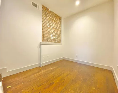 1348 Hancock Street - Photo Thumbnail 13