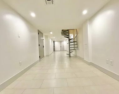 1348 Hancock Street - Photo Thumbnail 5