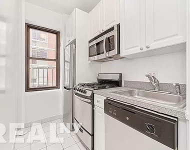East 24th Street - Photo Thumbnail 7