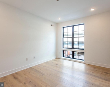1232 N Front St - Photo Thumbnail 16