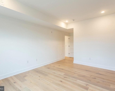 1232 N Front St - Photo Thumbnail 17
