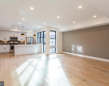 1232 N Front St - Photo Thumbnail 8