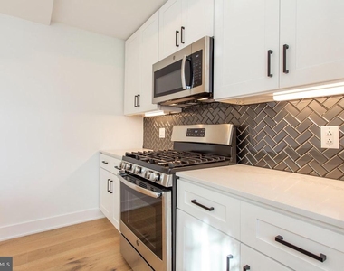 1232 N Front St - Photo Thumbnail 10