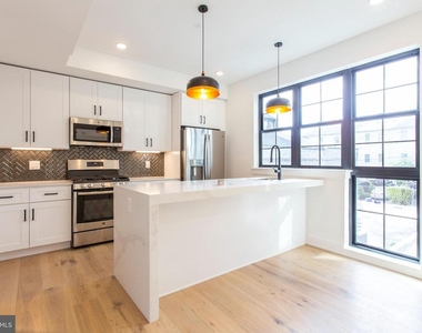 1232 N Front St - Photo Thumbnail 9