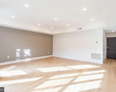 1232 N Front St - Photo Thumbnail 6