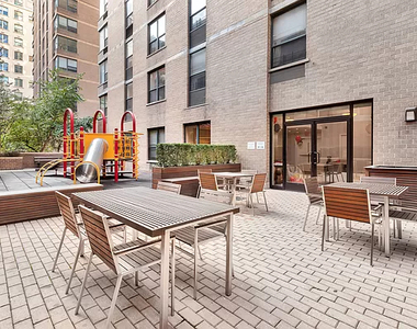 87th & Broadway - Photo Thumbnail 9