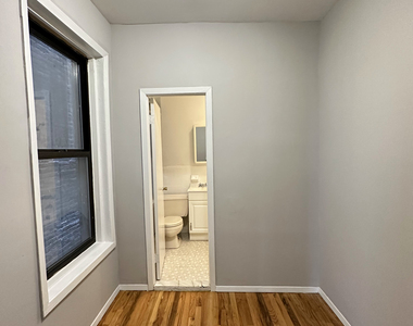 East 28th Street (Between 2nd Ave & 3rd Ave) - Photo Thumbnail 8