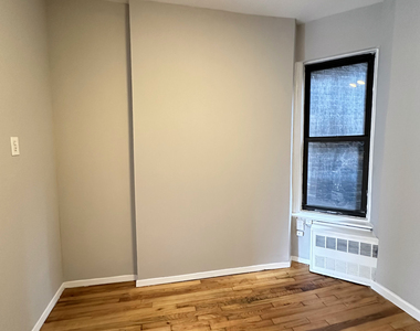 East 28th Street (Between 2nd Ave & 3rd Ave) - Photo Thumbnail 2
