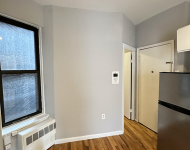 East 28th Street (Between 2nd Ave & 3rd Ave) - Photo Thumbnail 3