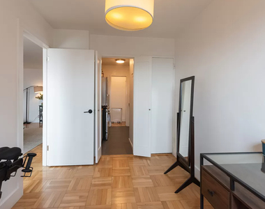 460 East 79th Street - Photo Thumbnail 4