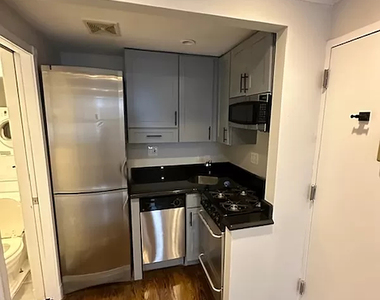 722 10th Avenue - Photo Thumbnail 2