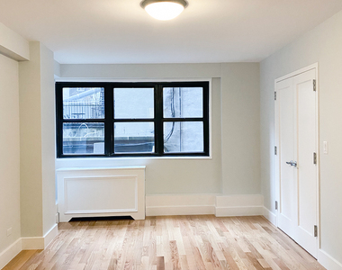 East 33 Street - Photo Thumbnail 3
