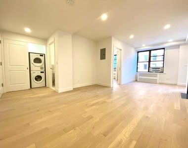 East 48th Street - Photo Thumbnail 5