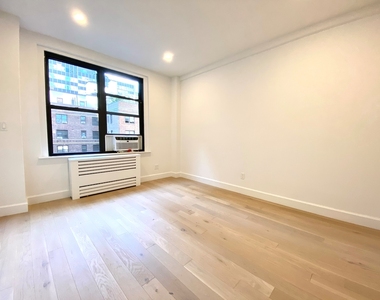 East 48th Street - Photo Thumbnail 1