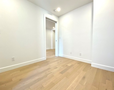 East 48th Street - Photo Thumbnail 2