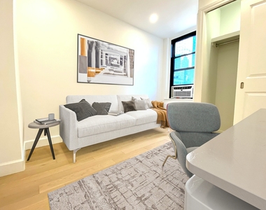 East 48th Street - Photo Thumbnail 3