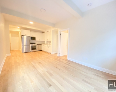 East 56 Street - Photo Thumbnail 5