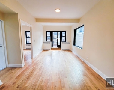 East 56 Street - Photo Thumbnail 3