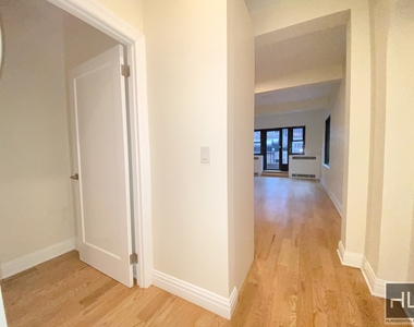 East 56 Street - Photo Thumbnail 7