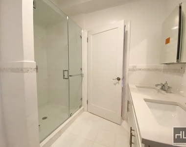 East 56 Street - Photo Thumbnail 15