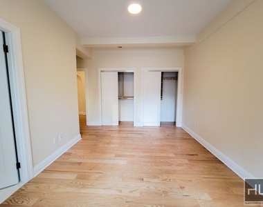 East 56 Street - Photo Thumbnail 4
