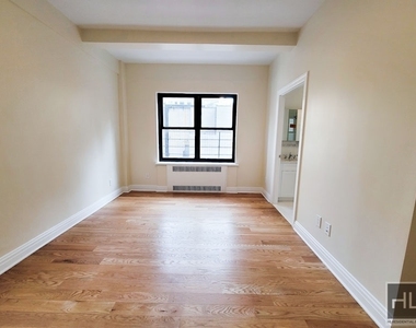 East 56 Street - Photo Thumbnail 17